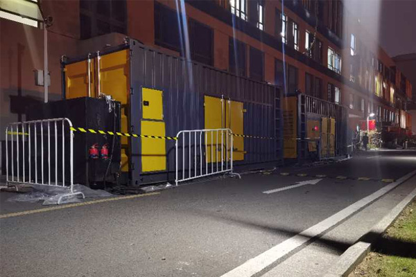 阳西柴油发电机组的输出电压是如何调节的？